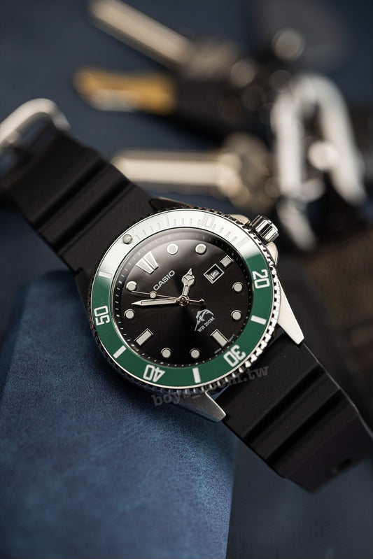 MDV106/107 Ceramic Bezel Insert: SUB Style Green